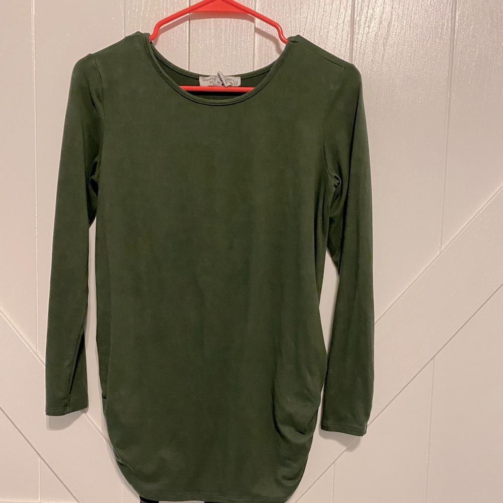 Cute green quarter length top! ❤️